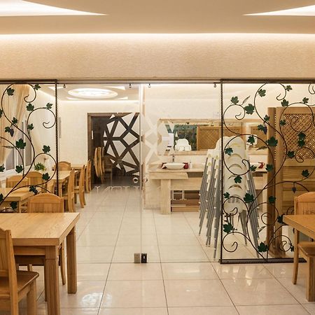 Hoshen Hotel Umanʼ Esterno foto