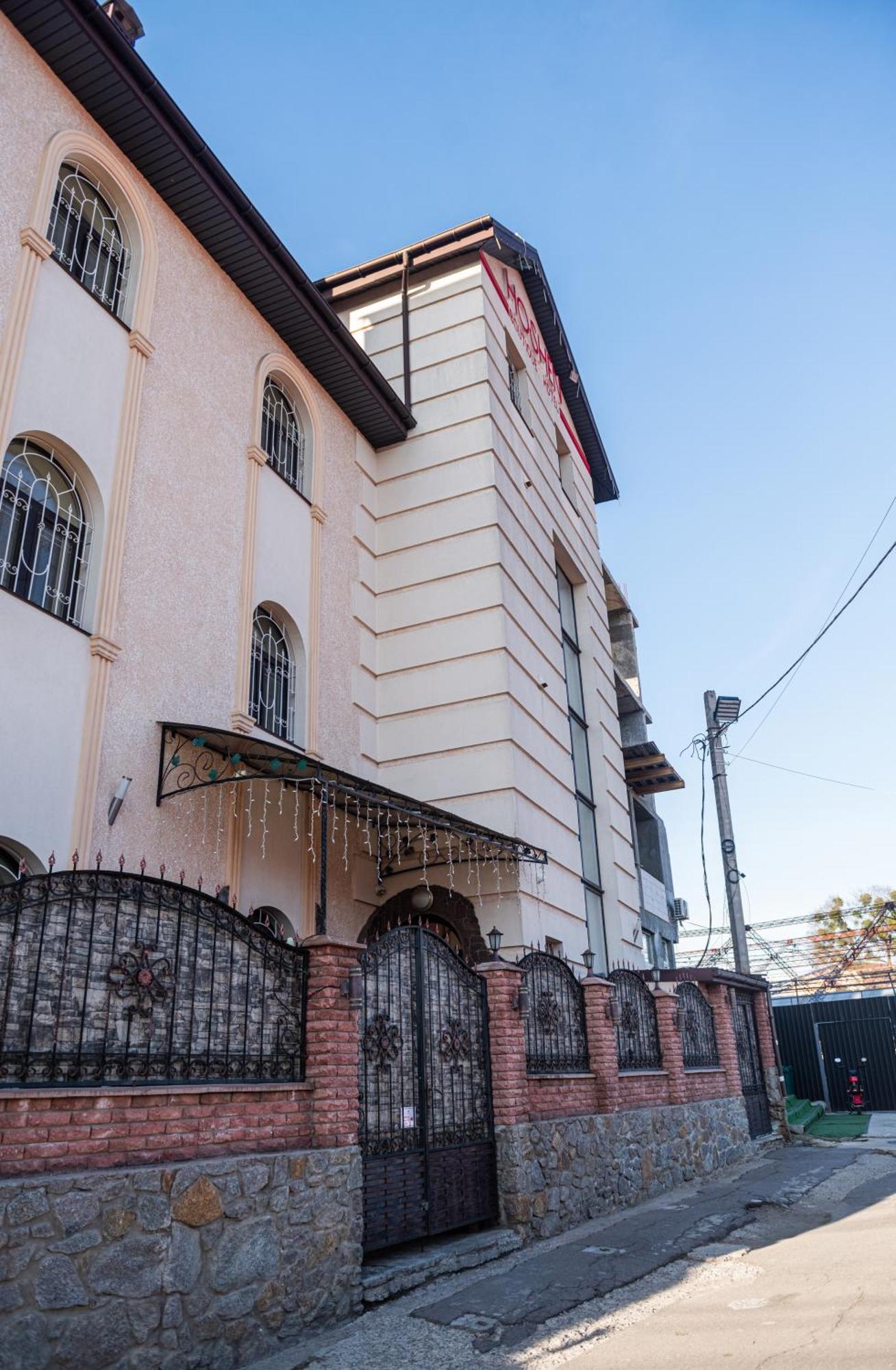 Hoshen Hotel Umanʼ Esterno foto