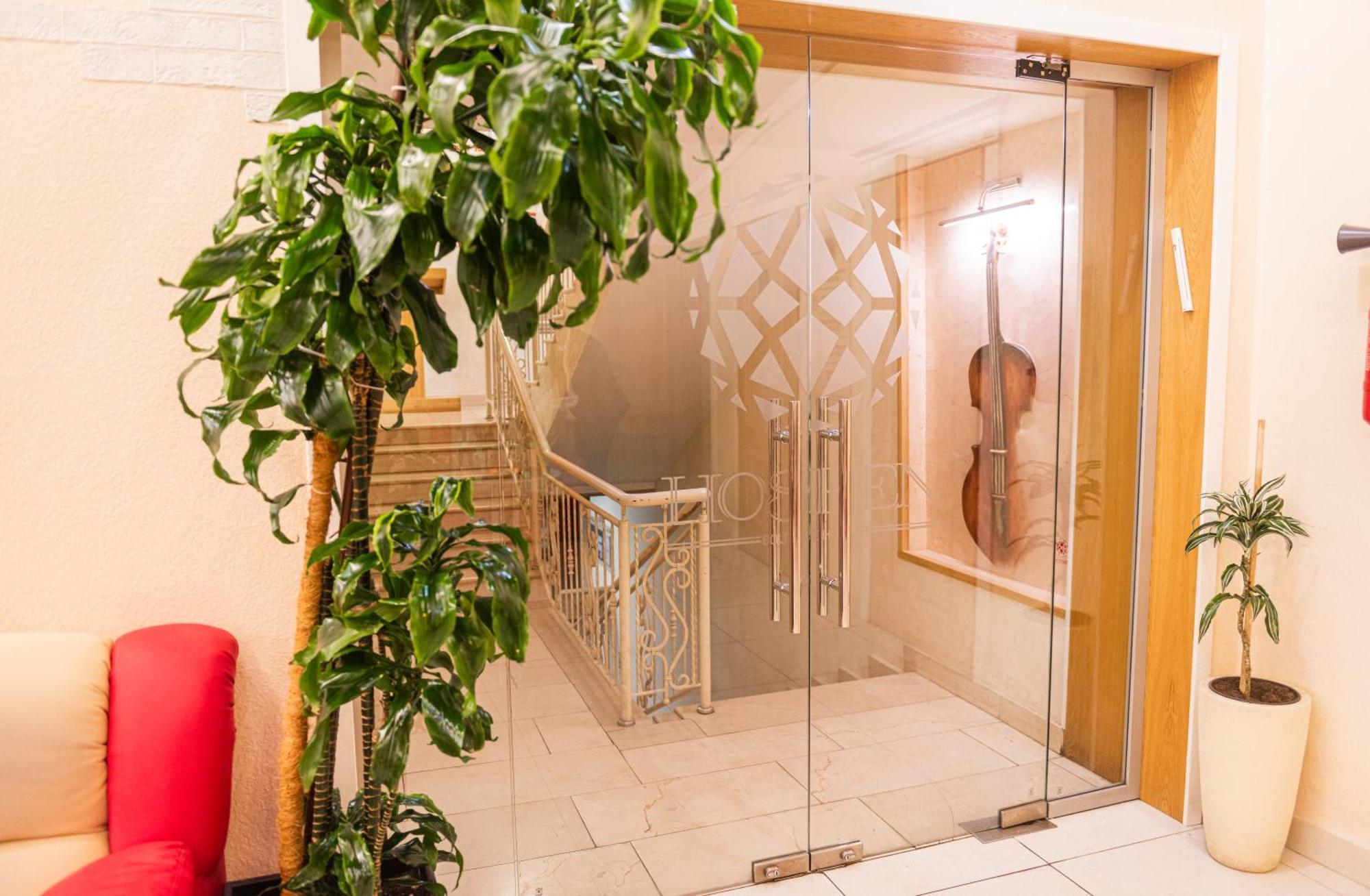 Hoshen Hotel Umanʼ Esterno foto