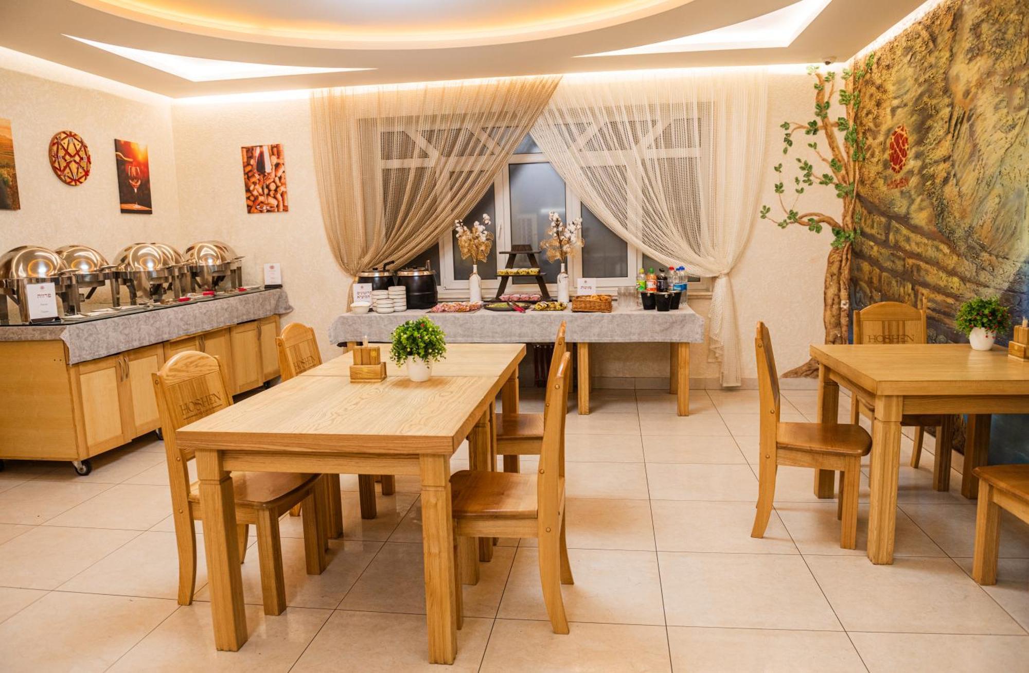 Hoshen Hotel Umanʼ Esterno foto