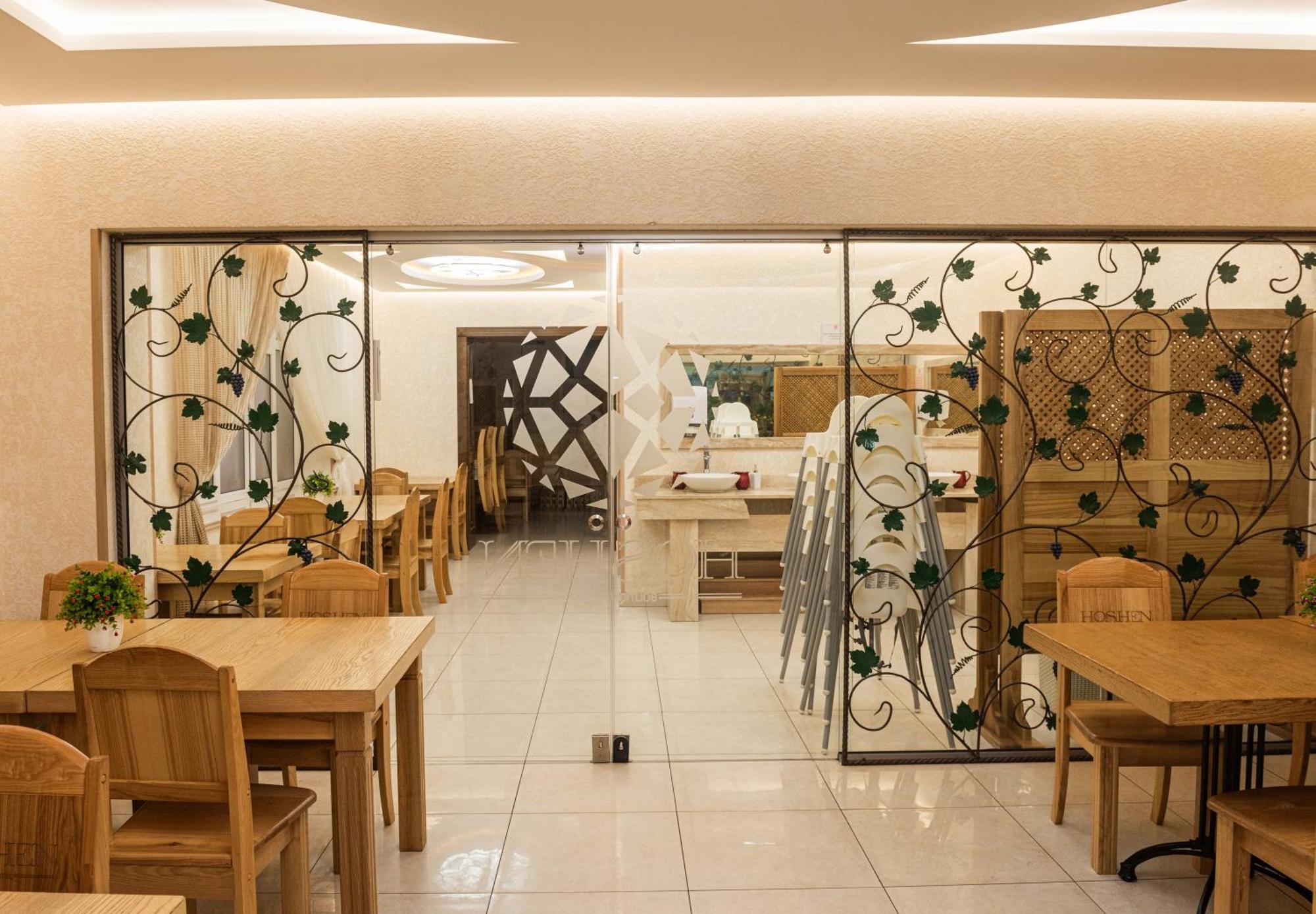 Hoshen Hotel Umanʼ Esterno foto