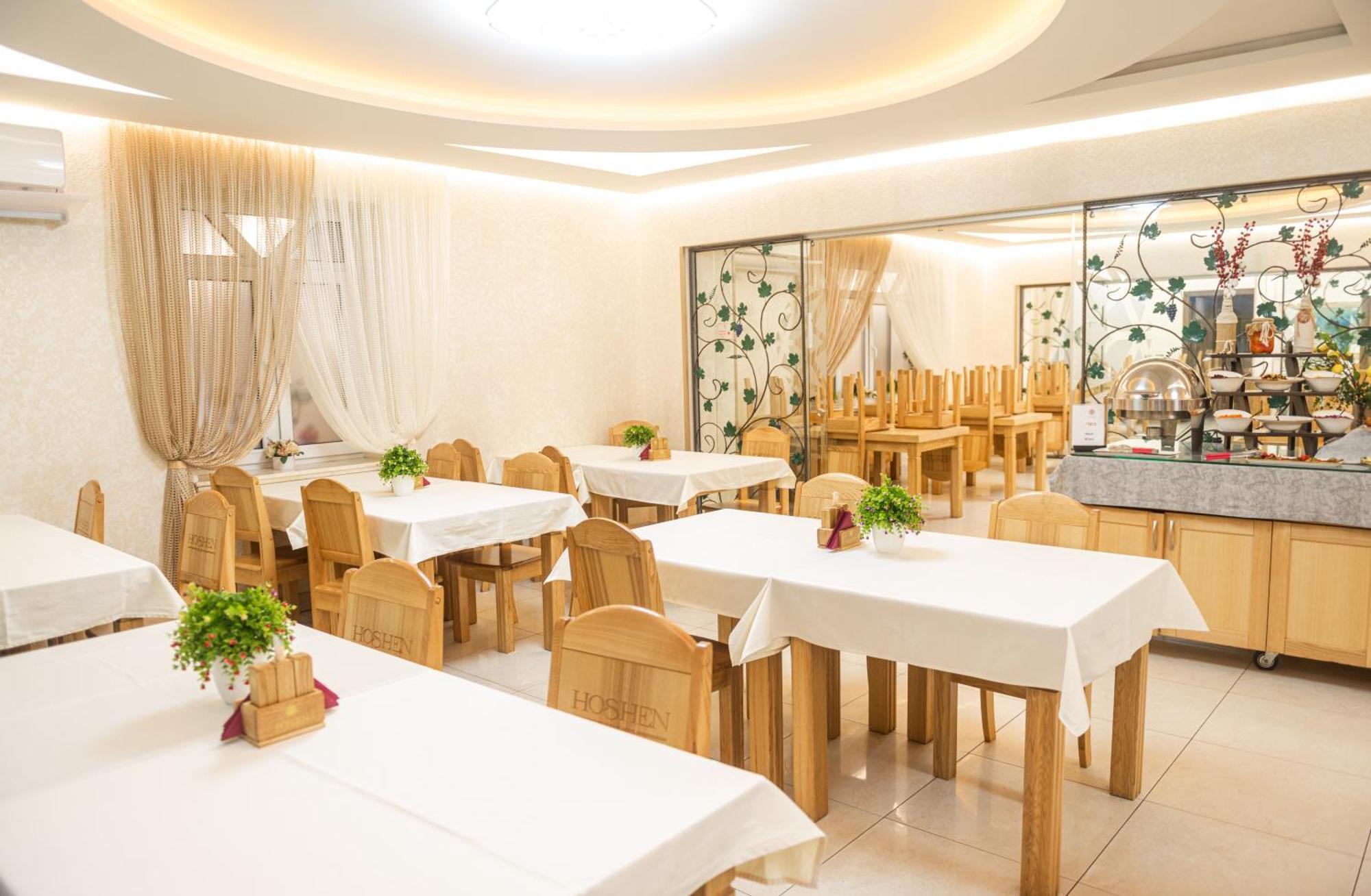 Hoshen Hotel Umanʼ Esterno foto