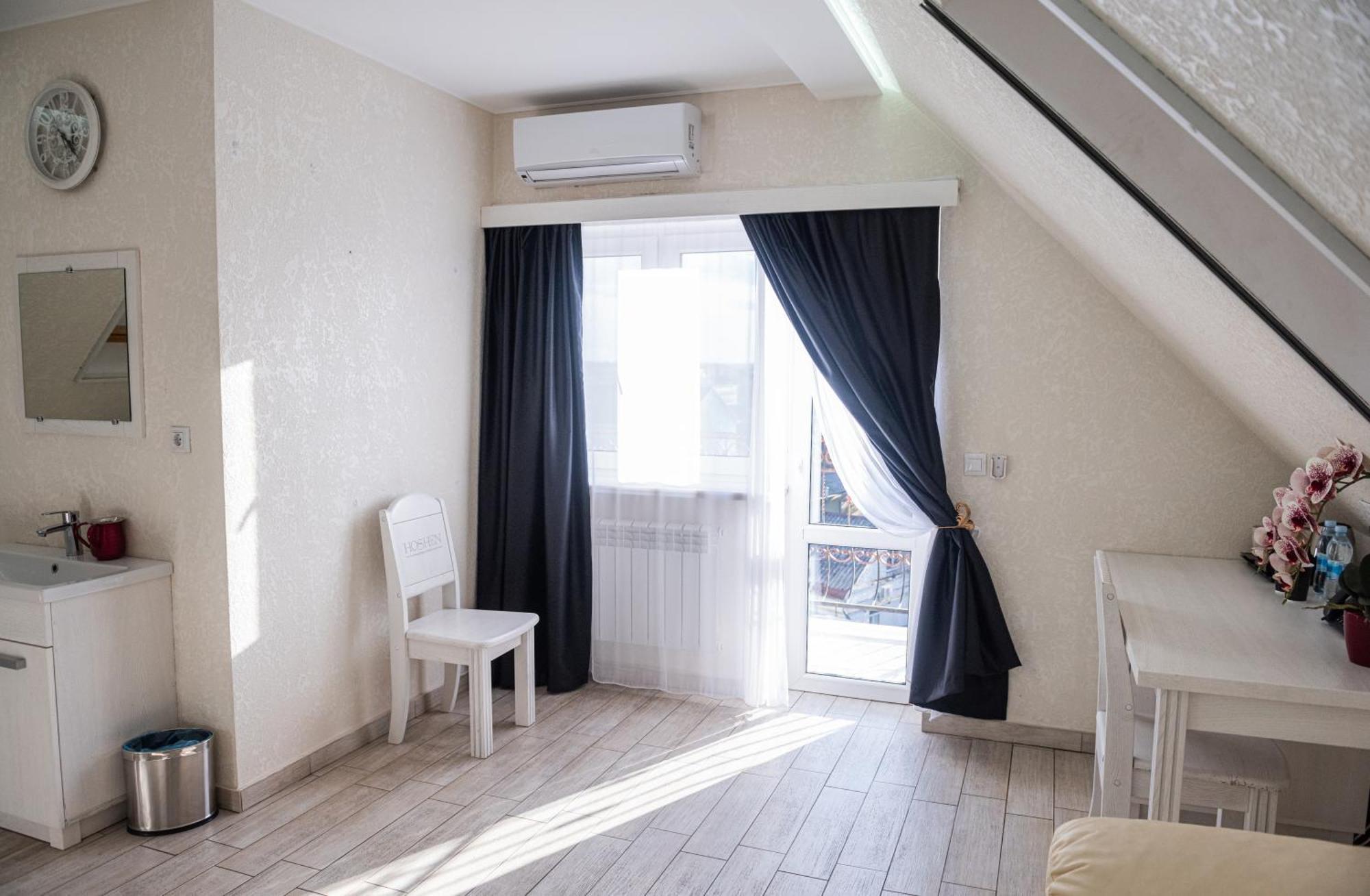 Hoshen Hotel Umanʼ Esterno foto