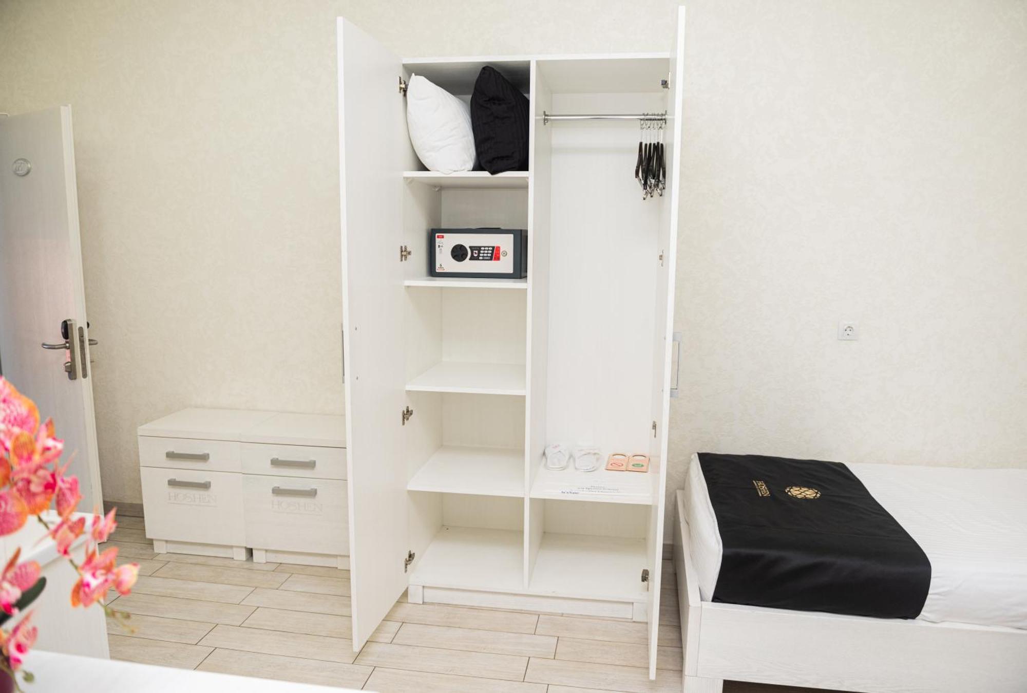 Hoshen Hotel Umanʼ Esterno foto