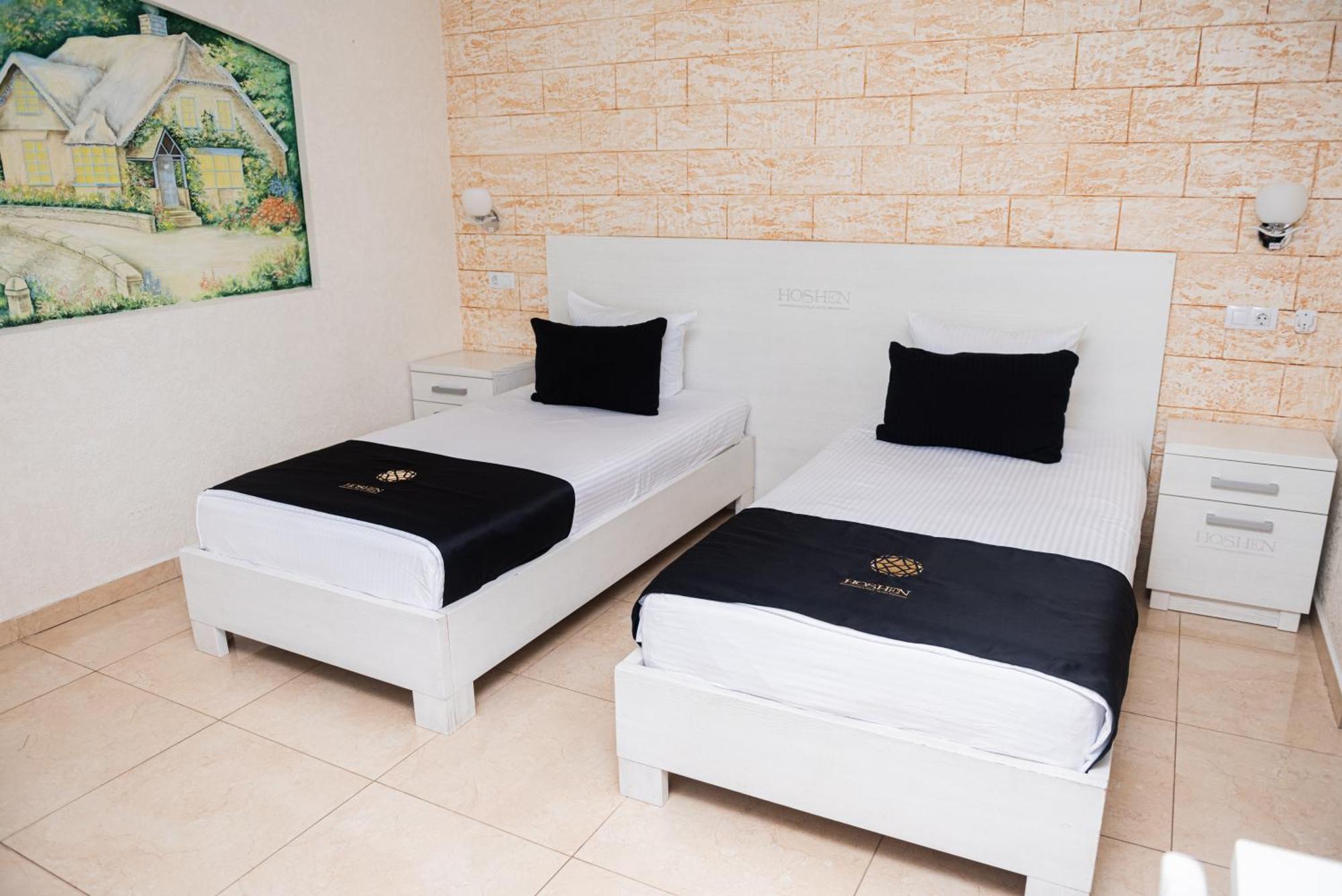 Hoshen Hotel Umanʼ Esterno foto